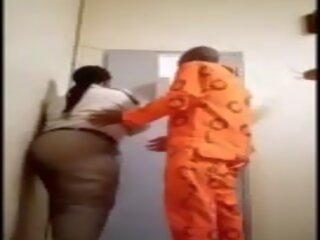 Hunn fengsel warden blir knullet av inmate: gratis voksen klipp b1