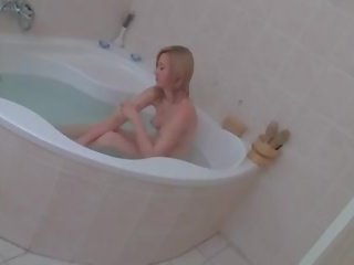 Blair and Jack in the bathtub
